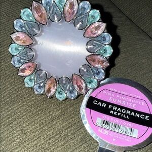 Absolutely beautiful Bath & Body Works Gemstone Car Fragrance Holder.